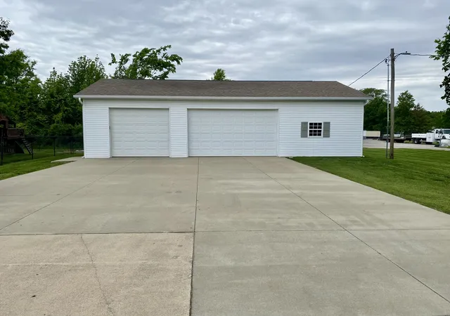 Homes for sale in Centralia, IL | 514 Country Club Rd, Centralia, IL 62801 | MLS# 12635392