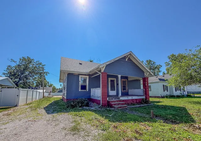 Homes for sale in Charleston, IL | 931 1st St, Charleston, IL 61920 | MLS# 12635565