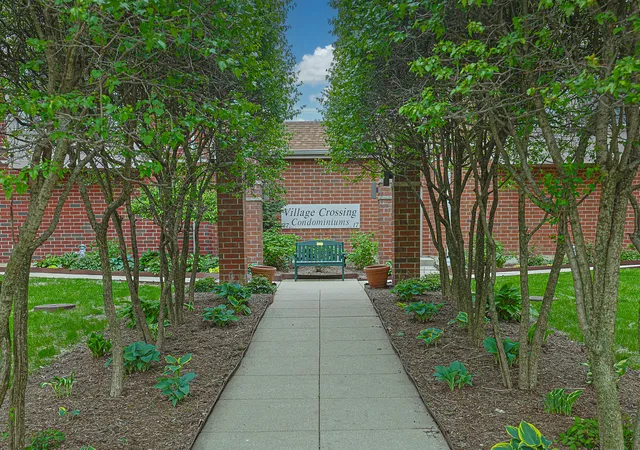 2nd image of 27 E Hattendorf Ave #213, Roselle, IL 60172 | MLS# 12635683