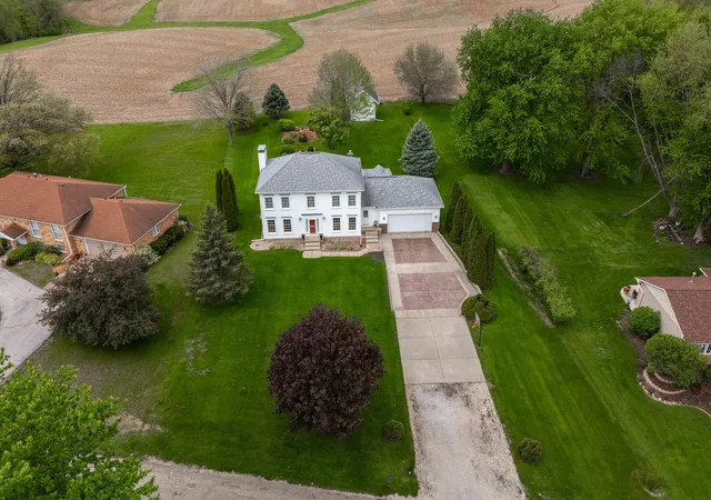 2nd image of 14 Timberlane Dr, Geneseo, IL 61254 | MLS# 12635707