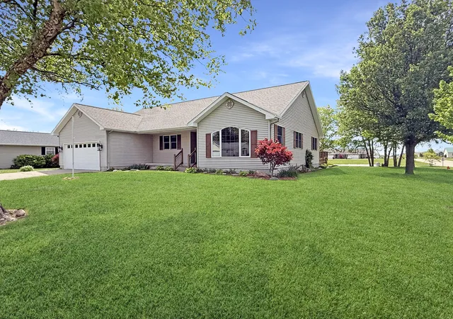 Homes for sale in Fisher, IL | 409 Betty Ct, Fisher, IL 61843 | MLS# 12635725
