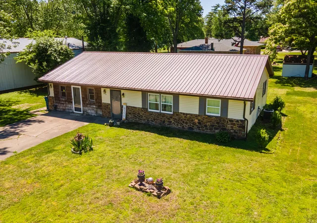 Photo 1 of Single family home for sale at 209 N West St, Elkville, IL 62932 | MLS# 12635769 | Listing updated on 2026-09-21