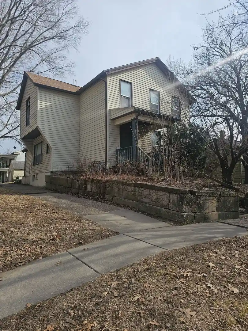 Listing Photo 1 - Condo for sale in 929 Brg Ave located at 929 Brg Ave, Davenport, IA 52803 - Unit 929 Bridge Ave