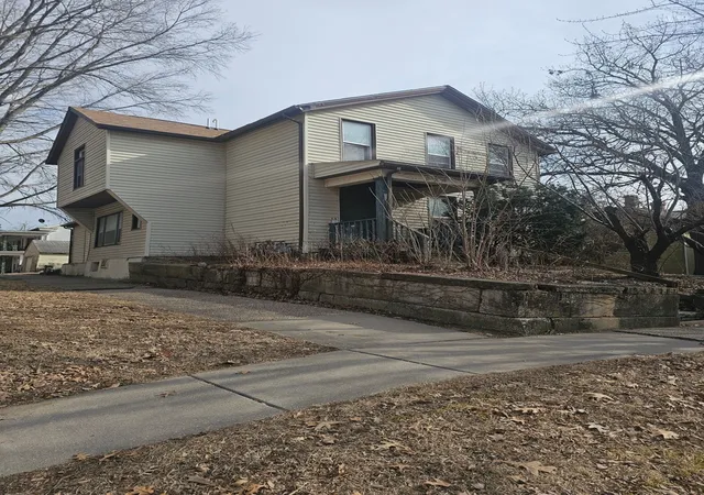 Multi family home for sale at 929 Bridge Ave, Davenport, IA 52803 | MLS# 12635800