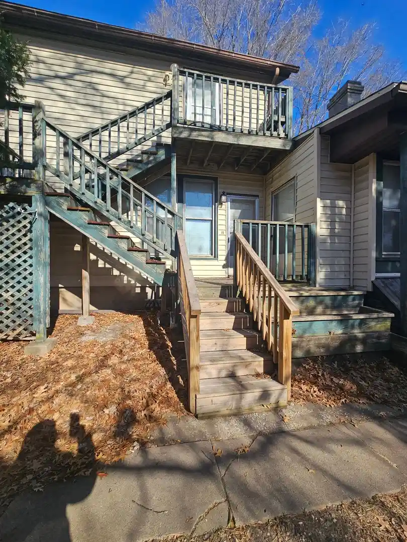 Listing Photo 2 - Condo for sale in 929 Brg Ave located at 929 Brg Ave, Davenport, IA 52803 - Unit 929 Bridge Ave