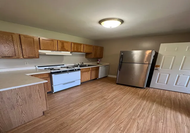 Photo 3 of House for sale at 929 Bridge Ave, Davenport, IA 52803 | MLS# 12635800 | Listing updated on 2026-08-14
