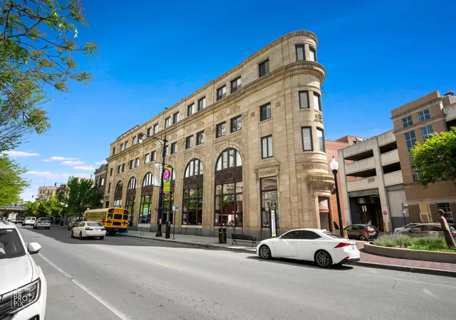 Photo 1 of Condo for sale at 3325 N Lincoln Ave #302, Chicago, IL 60657 | MLS# 12635825 | Listing updated on 2026-08-17