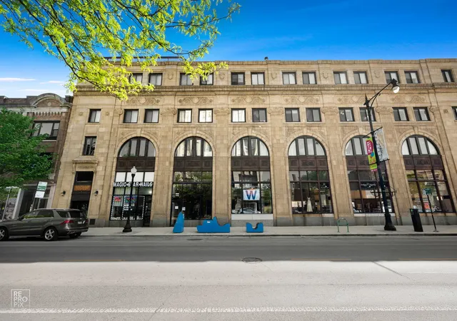 Photo 2 of Condo for sale at 3325 N Lincoln Ave #302, Chicago, IL 60657 | MLS# 12635825 | Listing updated on 2026-08-17