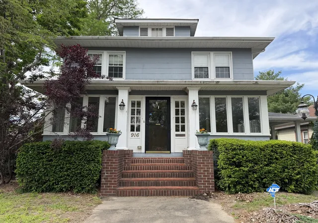 Photo 2 of Single family home for sale at 916 Illinois Ave, Murphysboro, IL 62966 | MLS# 12635976 | Listing updated on 2026-09-04