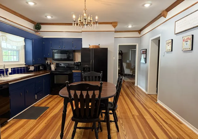 Photo 4 of Single family home for sale at 916 Illinois Ave, Murphysboro, IL 62966 | MLS# 12635976 | Listing updated on 2026-10-21