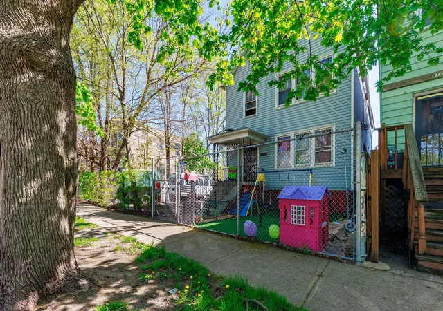 3rd image of 8119 S Escanaba Ave, Chicago, IL 60617 | MLS# 12636036