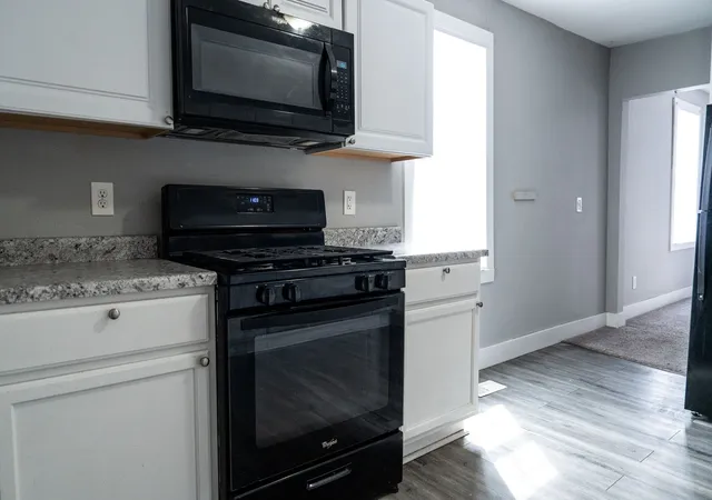 Photo 4 of House for sale at 1208 W 5th Street, Davenport, IA 52802 | MLS# 12636126 | Listing updated on 2026-10-12