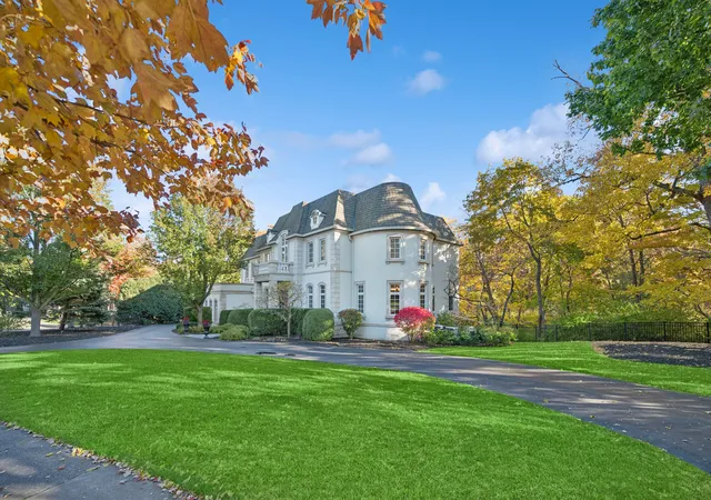 Photo 2 of Single family home for sale at 130 Maple Hl Rd, Glencoe, IL 60022 | MLS# 12636130 | Listing updated on 2026-09-23
