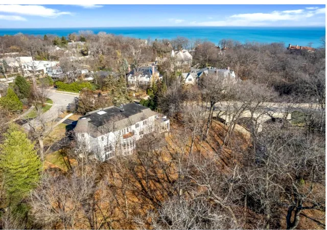 Photo 4 of Single family home for sale at 130 Maple Hl Rd, Glencoe, IL 60022 | MLS# 12636130 | Listing updated on 2026-09-23