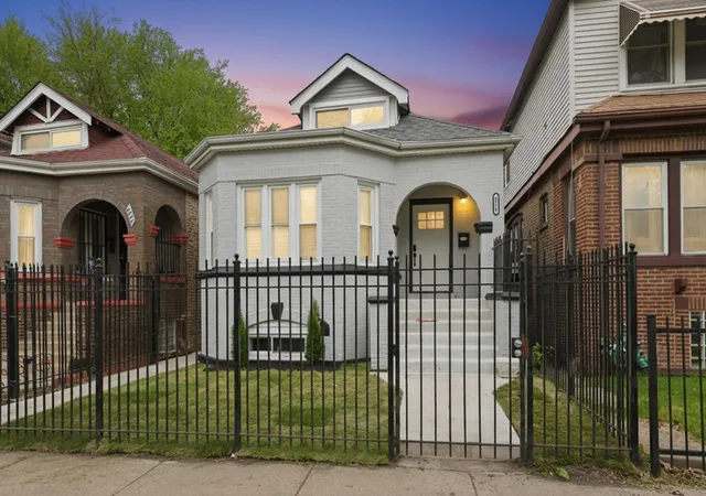 Homes for sale in Chicago, IL | 6824 S Wood St, Chicago, IL 60636 | MLS# 12636190