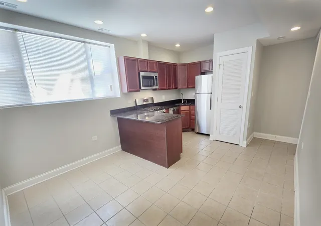 Listing Photo 5 - Condo for sale in building located at 1937 W Granville Ave, Chicago, IL 60660