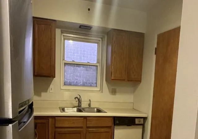 Photo 4 of Condo for sale at 214 S Oak Park Ave #5, Oak Park, IL 60302 | MLS# 12636270 | Listing updated on 2026-09-28