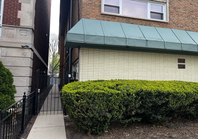 Photo 3 of Condo for sale at 214 S Oak Park Ave #5, Oak Park, IL 60302 | MLS# 12636270 | Listing updated on 2026-09-28