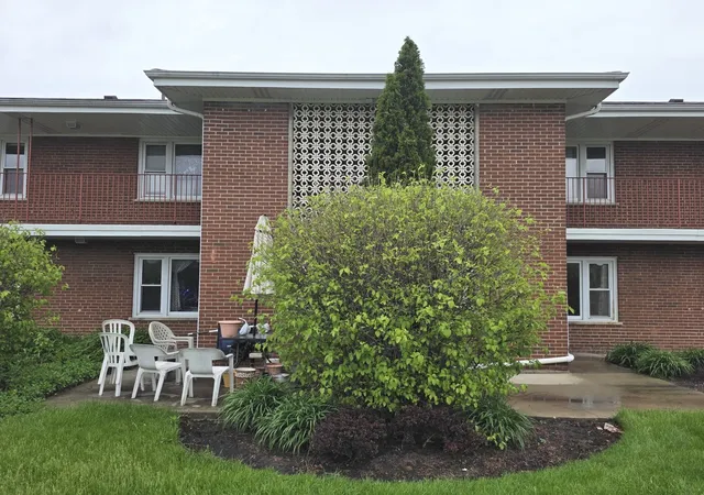1st image of 1105 Holiday Ln #6, Des Plaines, IL 60016 | MLS# 12636340