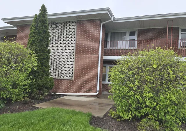 2nd image of 1105 Holiday Ln #6, Des Plaines, IL 60016 | MLS# 12636340