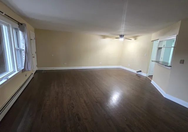 4th image of 1105 Holiday Ln #6, Des Plaines, IL 60016 | MLS# 12636340