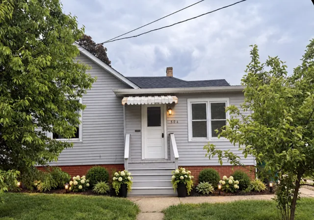 Photo 2 of Single family home for sale at 504 E Stanton St, Streator, IL 61364 | MLS# 12636541 | Listing updated on 2026-09-27