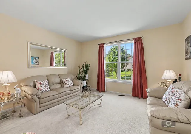 5th image of 483 Elm Ridge Rd, Carpentersville, IL 60110 | MLS# 12636652