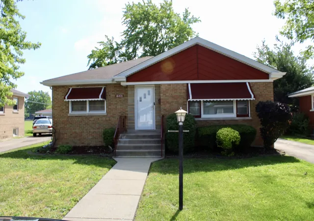 Homes for sale in South Holland, IL | 16421 Evans Ave, South Holland, IL 60473 | MLS# 12636771
