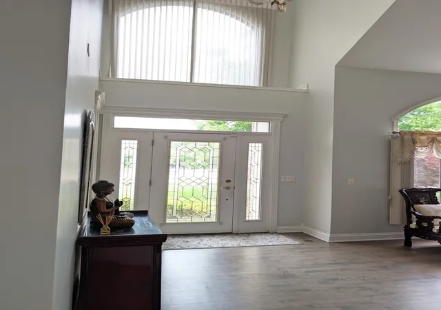 5th image of 2775 Ginger Woods Dr, Aurora, IL 60502 | MLS# 12636777
