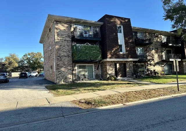 Homes for sale in Chicago Ridge, IL | 7008 Oconnell Dr #201, Chicago Ridge, IL 60415 | MLS# 12636950