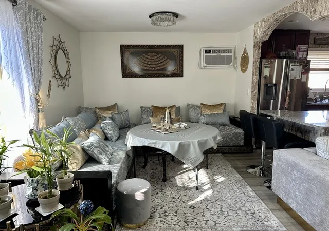 Homes for sale in Chicago Ridge, IL | 7008 Oconnell Dr #201, Chicago Ridge, IL 60415 | MLS# 12636950