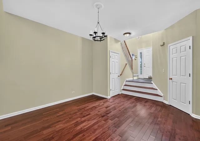 3rd image of 33 Stonegate Ln, Streamwood, IL 60107 | MLS# 12637193