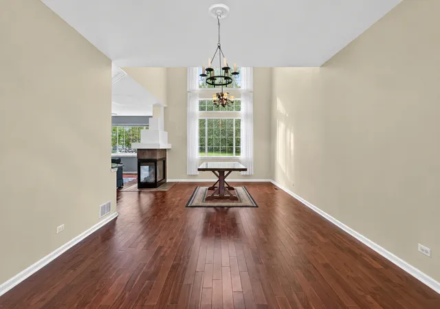 4th image of 33 Stonegate Ln, Streamwood, IL 60107 | MLS# 12637193