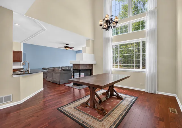 5th image of 33 Stonegate Ln, Streamwood, IL 60107 | MLS# 12637193