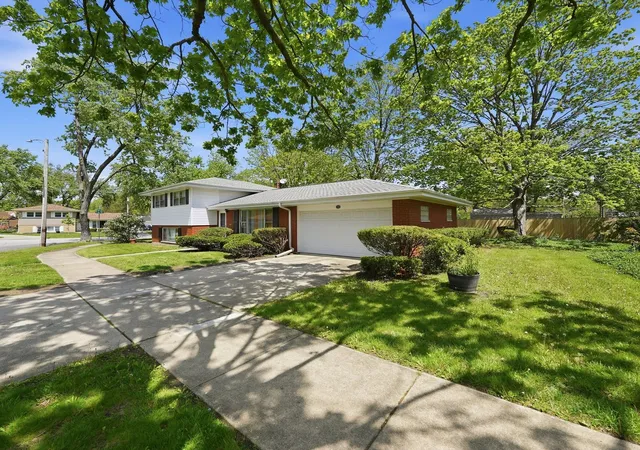 3rd image of 18345 Pierce Ave, Homewood, IL 60430 | MLS# 12637370