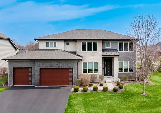 Photo 1 of Single family home for sale at 32 N Acacia Dr, Hawthorn Woods, IL 60047 | MLS# 12637617 | Listing updated on 2026-08-21