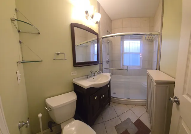2nd image of 548 W Brompton Ave, Chicago, IL 60657