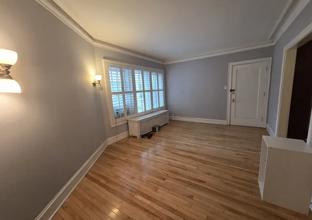 3rd image of 548 W Brompton Ave, Chicago, IL 60657
