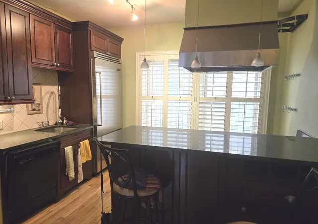 5th image of 548 W Brompton Ave, Chicago, IL 60657