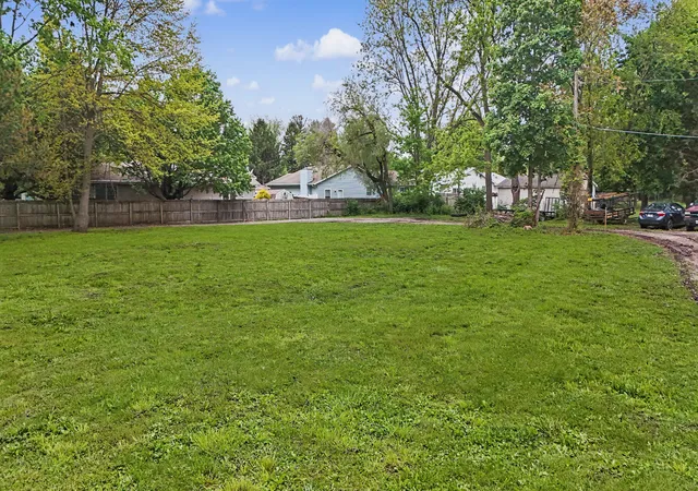 24th image of 2404 W John St, Champaign, IL 61821 | MLS# 12637856