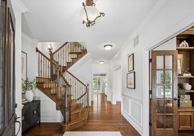 5th image of 639 N Wright St, Naperville, IL 60563 | MLS# 12637883