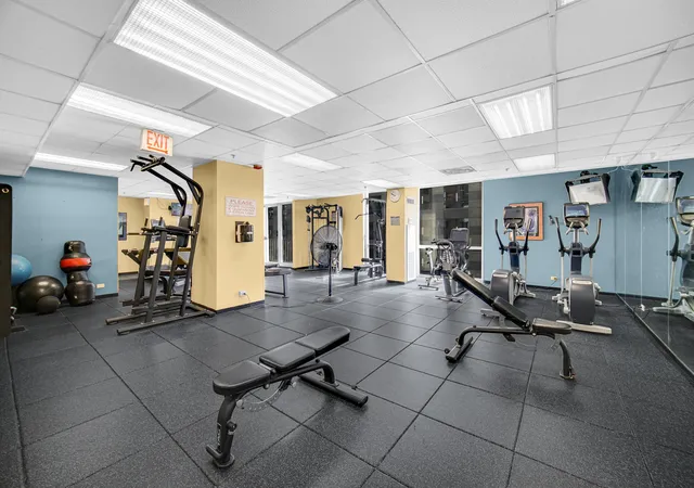 Homes for sale in Chicago, IL | 200 N Dearborn Street, Chicago, IL 60601 | Houzeo