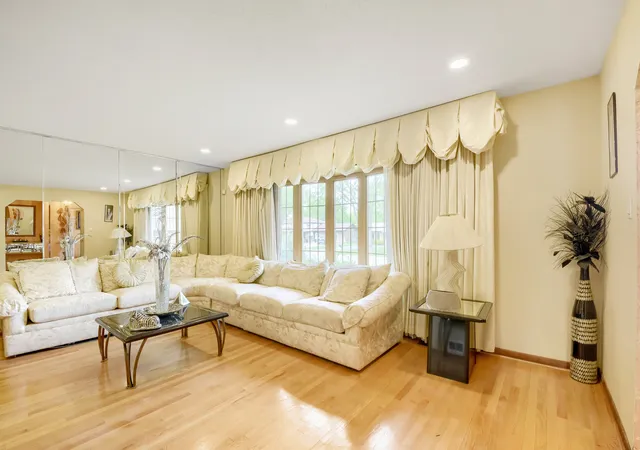 2nd image of 22417 Riverside Dr, Richton Park, IL 60471 | MLS# 12637990