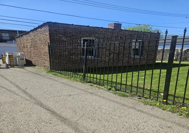 Listing Photo 2 - Condo for sale in building located at 4015 W Potomac Ave, Chicago, IL 60651