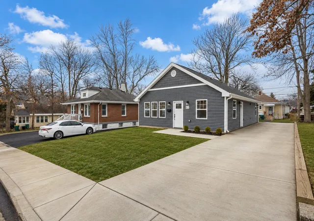 Homes for sale in Joliet, IL | 813 Audrey Ave, Joliet, IL 60436 | MLS# 12638216