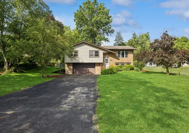 Homes for sale in Crystal Lake, IL | 4913 Redbird Ln, Crystal Lake, IL 60012 | MLS# 12638265