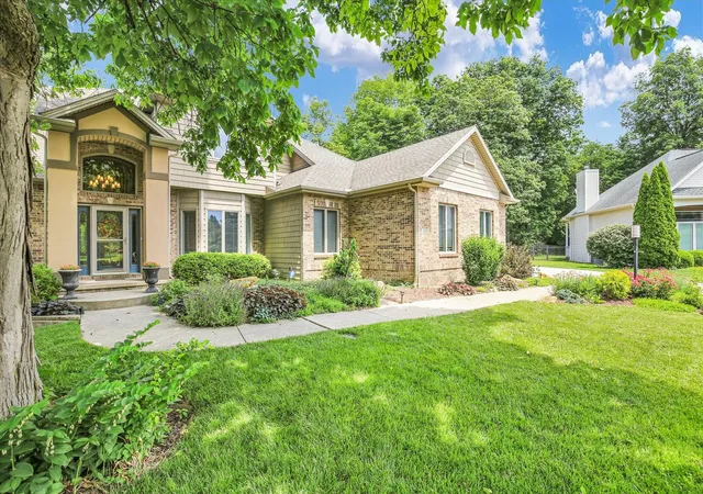 Homes for sale in Mahomet, IL | 1516 River Bluff Dr, Mahomet, IL 61853 | MLS# 12638328