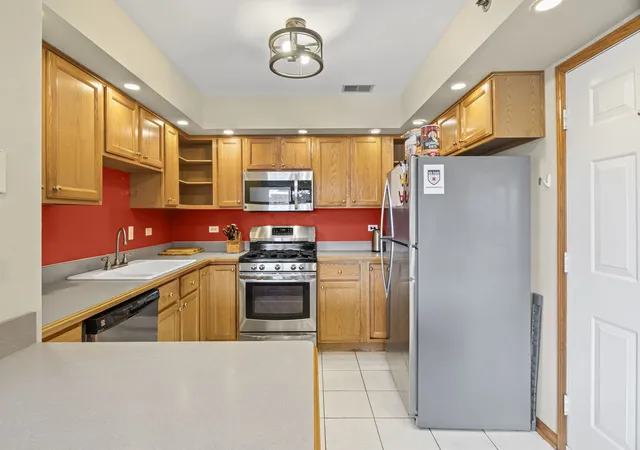 Homes for sale in Chicago Ridge, IL | 10710 Central Ave #3D, Chicago Ridge, IL 60415 | MLS# 12638410