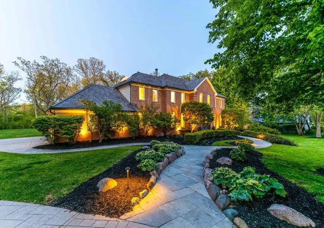 Homes for sale in Lake Forest, IL | 1541 Heritage Ct, Lake Forest, IL 60045 | MLS# 12638682