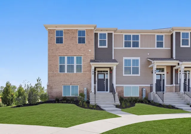 Townhouse for sale at 190 E Berkshire Dr, Crystal Lake, IL 60014 | MLS# 12638701